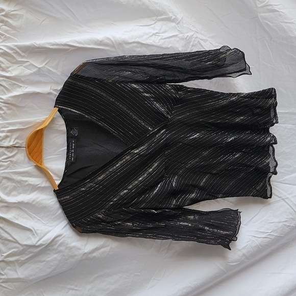 new york city design co. Tops - Silk metallic blouse